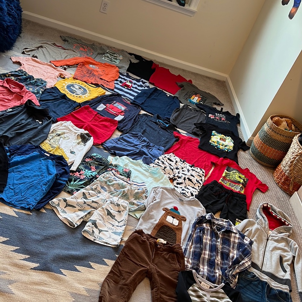 Closet clean out. 40+ pieces, 4-5T boys